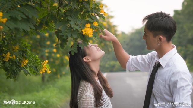 塔罗牌占卜挑花运：最近你会有爱情来敲门吗？