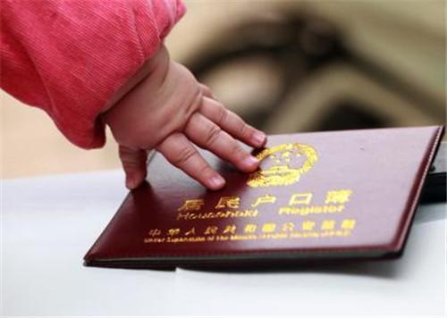 爸爸给孩子起名“冬溪”，自认为很文雅，妻子：也不看看你姓啥