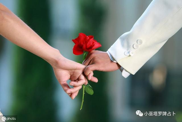 小巫塔罗牌占卜：你明年元旦前能否找到心爱的TA