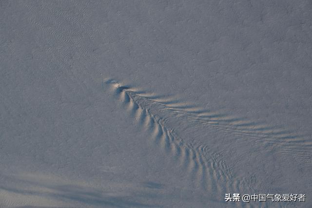 地球奇观？超自然现象？NASA拍到南大西洋上空突现“怪云”