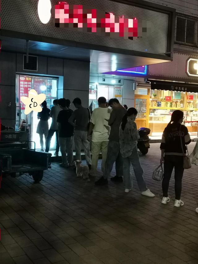 所有吃的喝的，凡是有超自然香味的，你说没放添加剂可能吗？