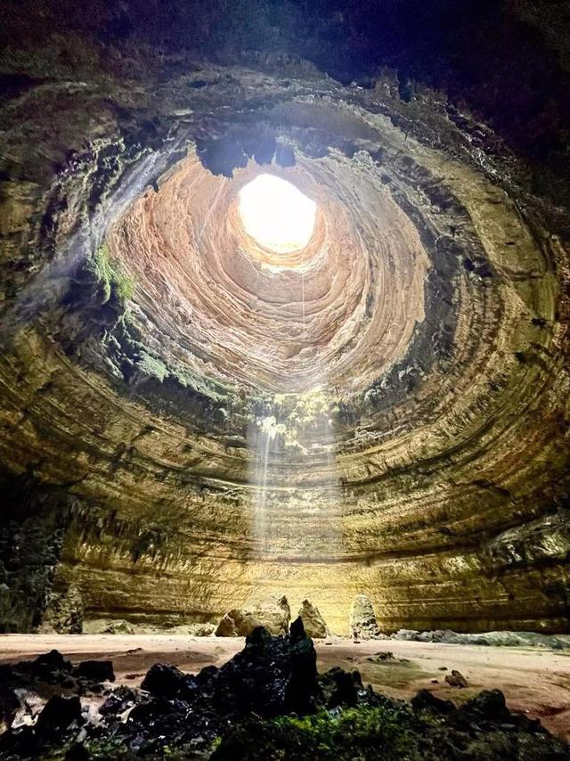 冒险家首次进入地狱之井，未发现超自然迹象，但有其他惊人发现